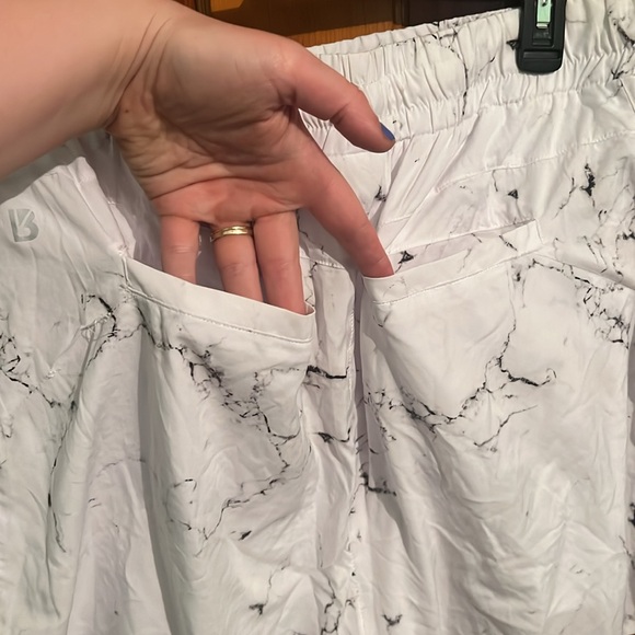 EUC Buffbunny white marble shorts - Picture 4 of 5